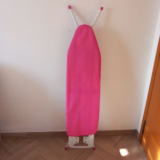 Asse da stiro rosa,regolabile mai usato