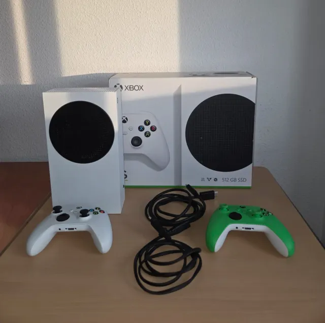 Pacchetto Xbox Series S + 2 Controller + Disco 2TB + accessori