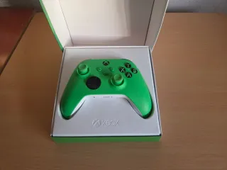 Pacchetto Xbox Series S + 2 Controller + Disco 2TB + accessori
