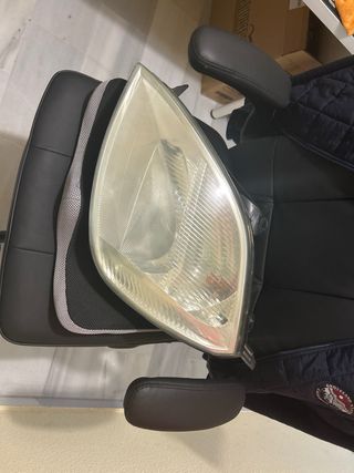 Faro Ford Fiesta 2005