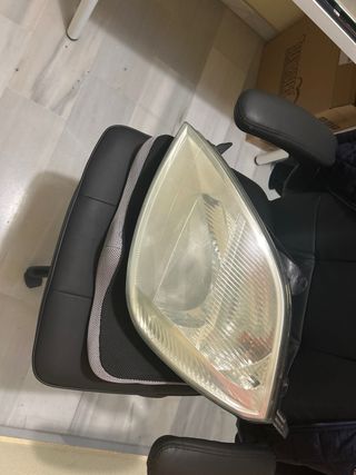 Faro Ford Fiesta 2005