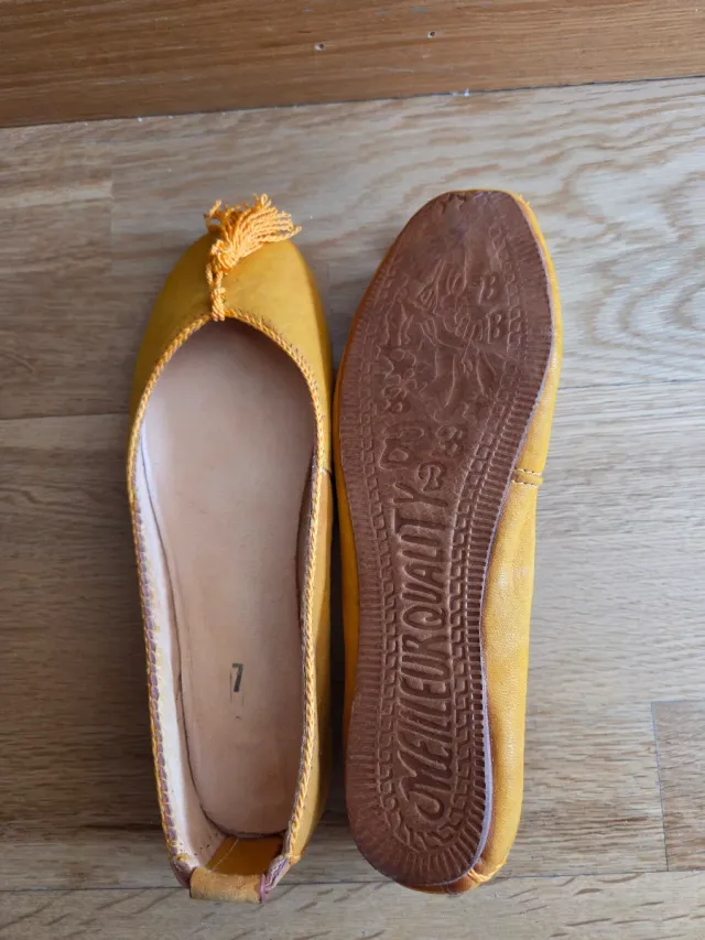 Bailarinas de cuero amarillas con borla talla 37