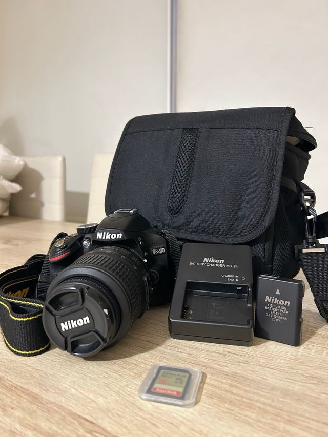 Cámara Nikon D3200 + Objetivo 18-55mm + Accesorios