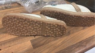 Sandalias de esparto cerradas bordadas