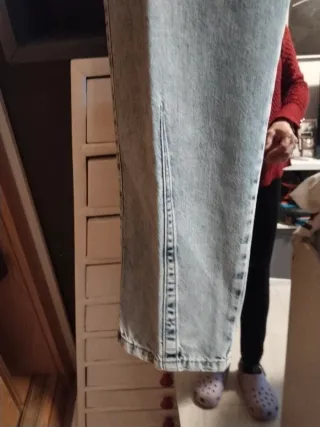 Pantalón vaquero desgastado