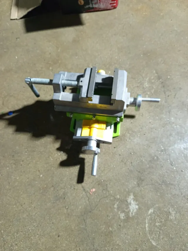 Tornillo de banco 3 ejes