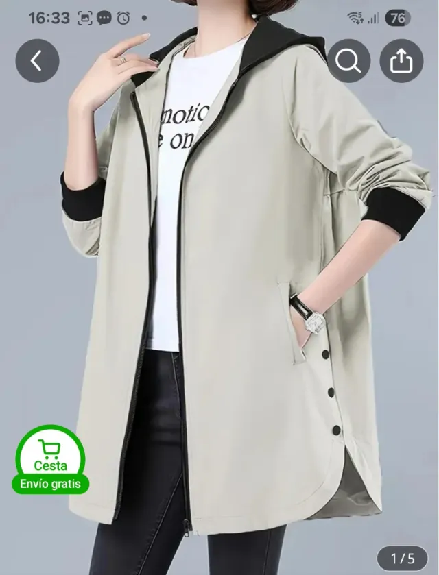 Gabardina Beige y Negra con Capucha