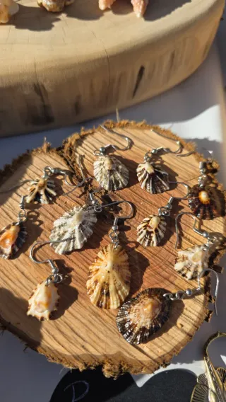 Pendientes de lapa naturales