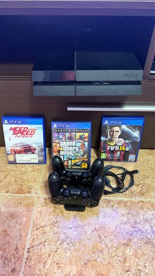 Consola PS4 + 3 Juegos + 2 Mandos+base de mandos
