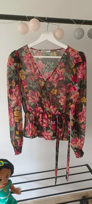 Blusa Stradivarius flores manga larga