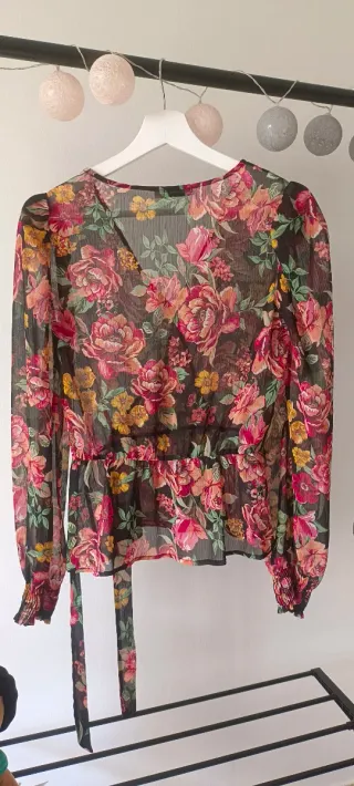 Blusa Stradivarius flores manga larga