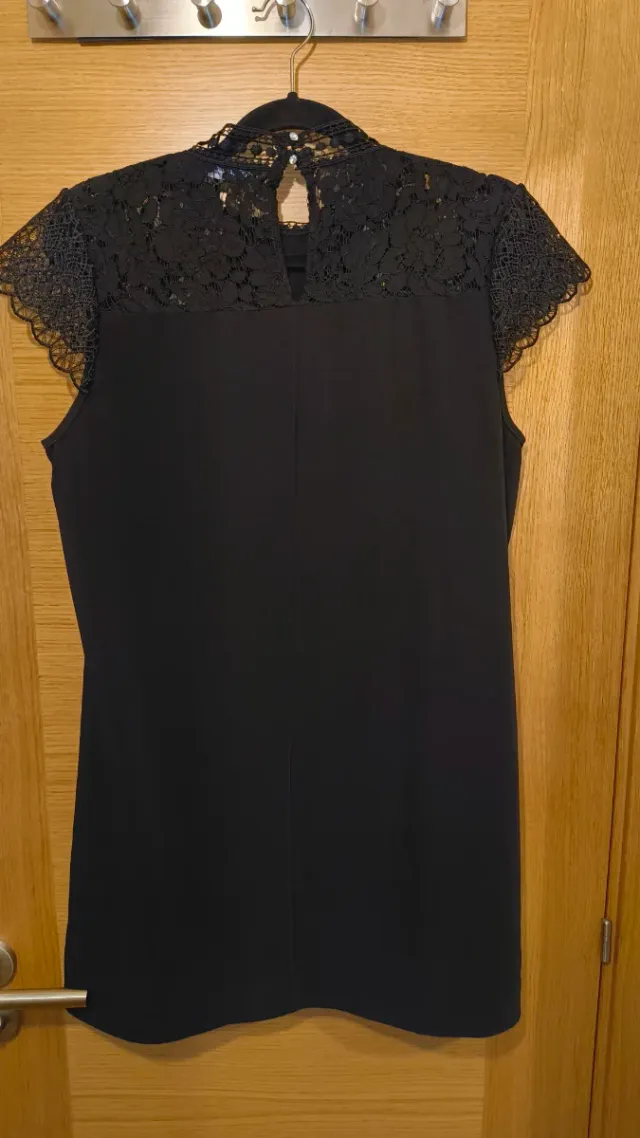 Vestido negro con encaje