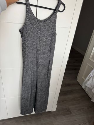 Mono de lana gris y blanco