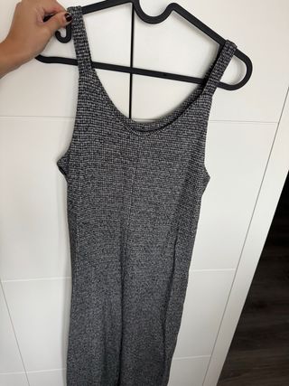 Mono de lana gris y blanco