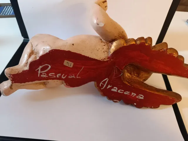 Dos ángeles de madera policromada