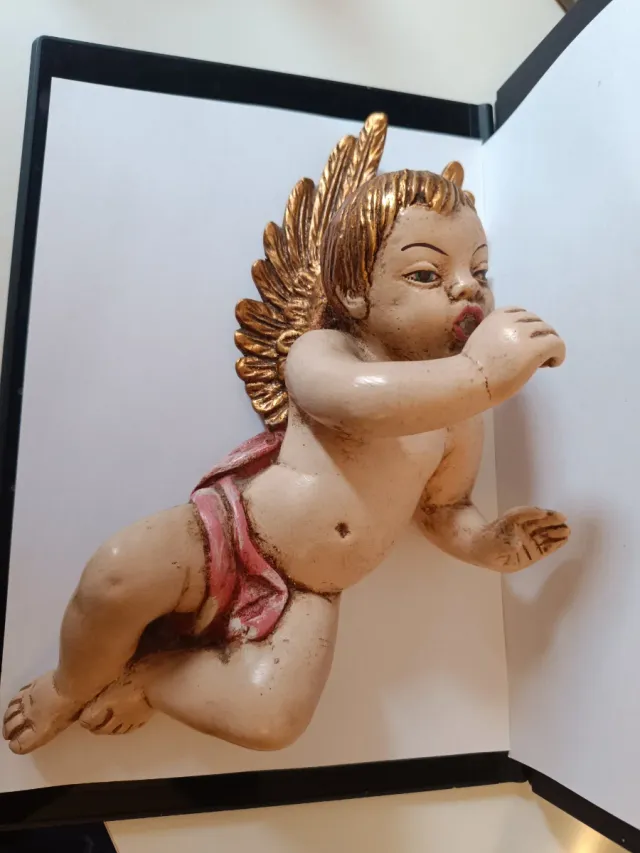 Dos ángeles de madera policromada