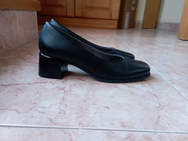 Zapatos Pikolinos piel negros T.39. Impecables