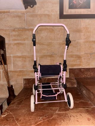 Carrito de muñecas rosa