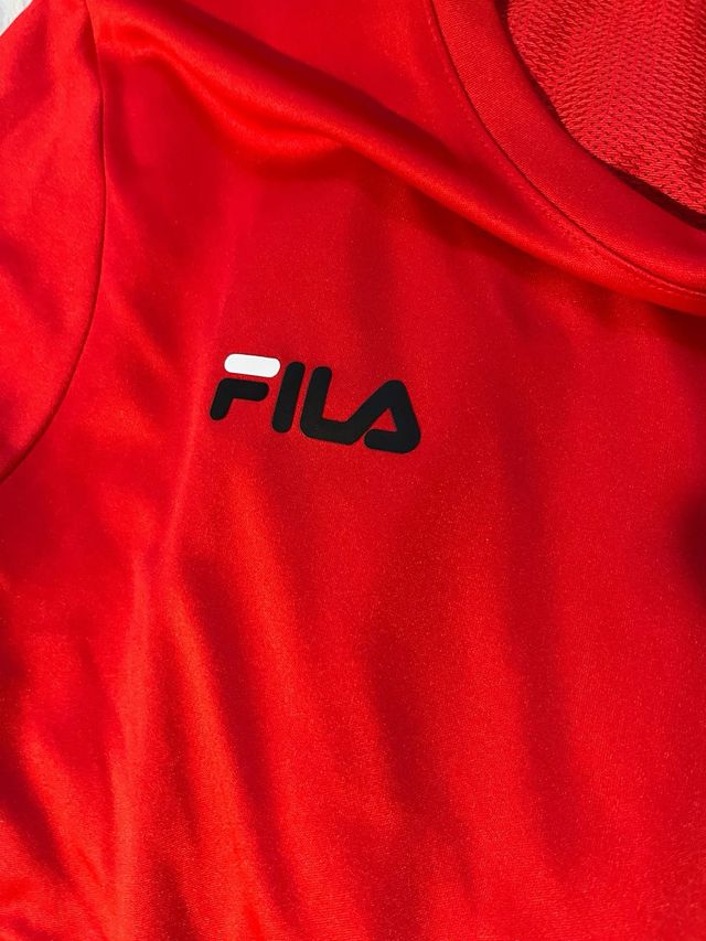 Conjunto esportivo Fila vermelho e preto