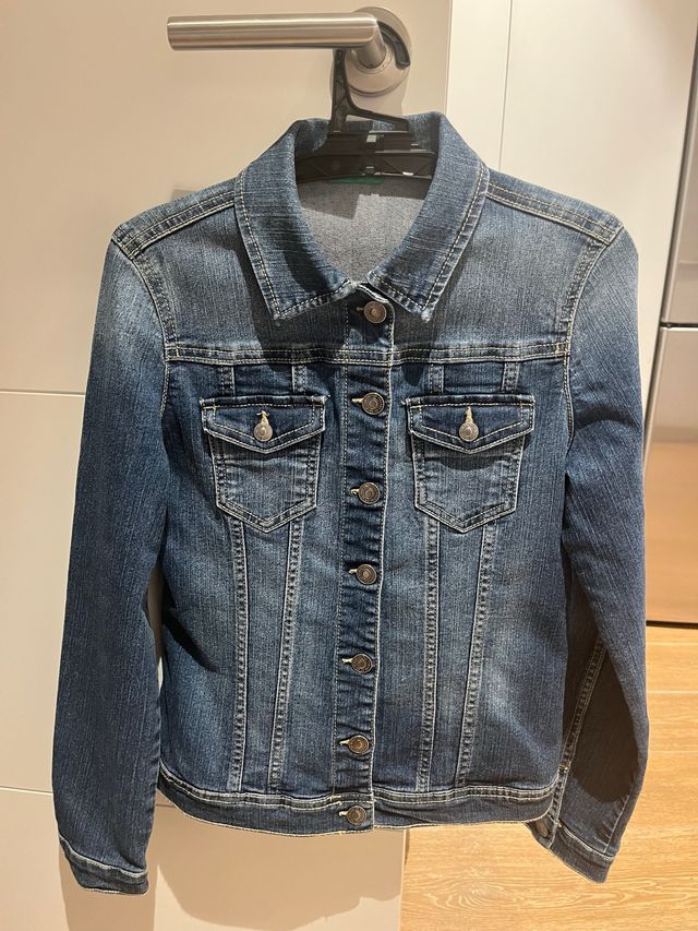 Cazadora vaquera Benetton niña.