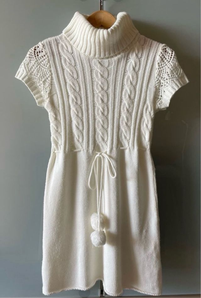 Vestido de punto blanco cuello alto