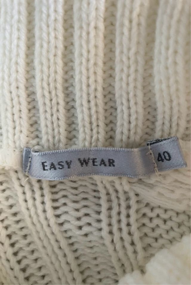 Vestido de punto blanco cuello alto