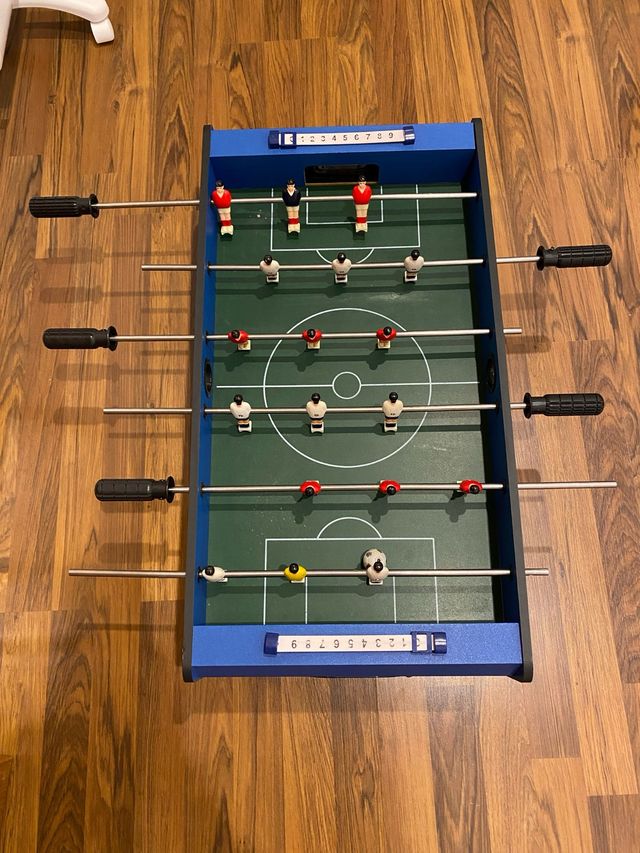 Futbolín de mesa azul