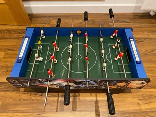 Futbolín de mesa azul