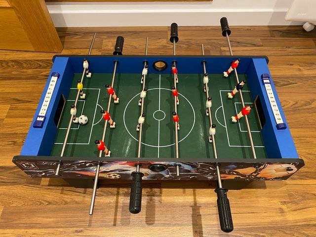 Futbolín de mesa azul