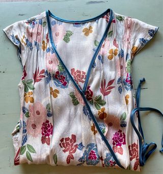 Vestido de raso estampado floral