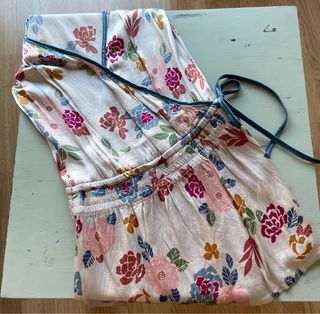 Vestido de raso estampado floral