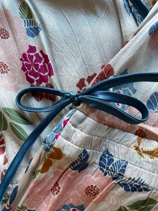 Vestido de raso estampado floral