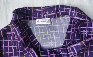 Blusa morada con estampado de cuadros