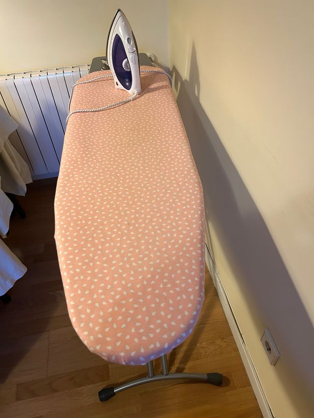 Tabla de planchar y plancha