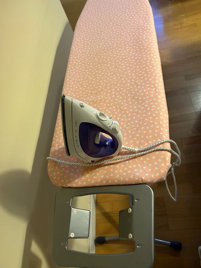 Tabla de planchar y plancha