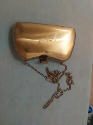 Bolso de fiesta dorado con cadena