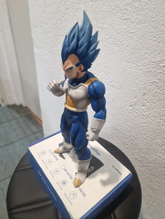 Figura Vegeta Super Saiyan Blue