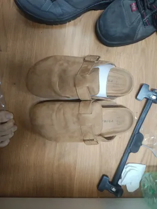 Sandalias tipo zueco marrón talla 41