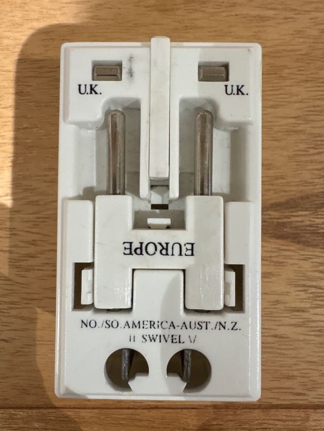 Adaptador Enchufe Universal Viaje