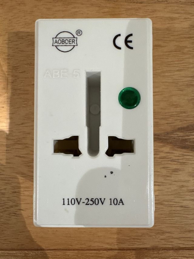 Adaptador Enchufe Universal Viaje