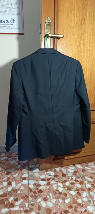 Traje de hombre de color negro