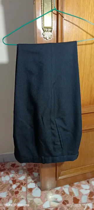 Traje de hombre de color negro