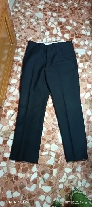 Traje de hombre de color negro