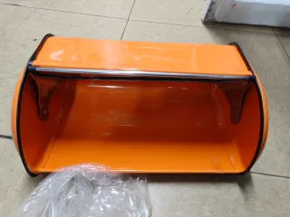 Panera arancione in metallo