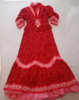 Vestido antiguo rojo finales S. XIX