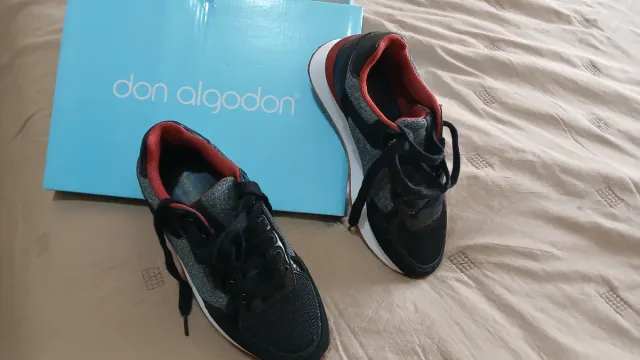 Zapatillas deportivas vestir negras, gris y rojo