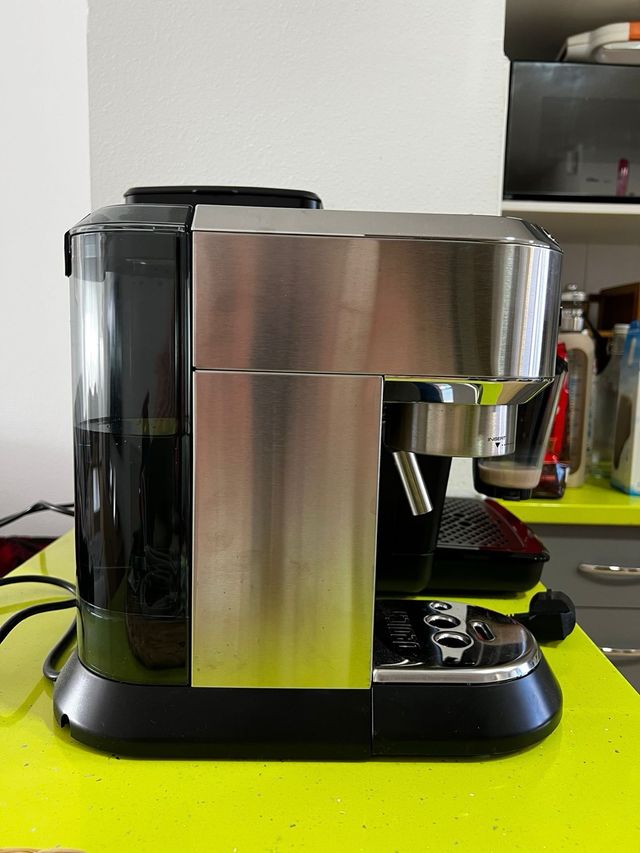 Cafetera DeLonghi Dedica