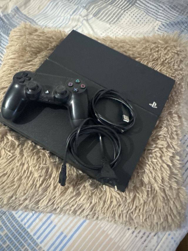 PS4 (PlayStation 4) Negra + Accesorios