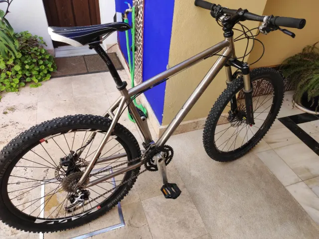 Charge Duster Titanio – MTB 26