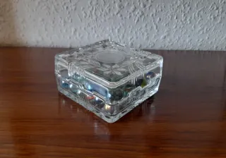 Caja cristal tallado con canicas
